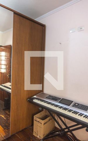 Casa à venda com 364m², 4 quartos e 6 vagas Casa à venda com 364m², 4 quartos e 6 vagasQuarto 2