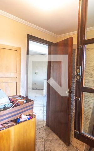 Casa à venda com 364m², 4 quartos e 6 vagas Casa à venda com 364m², 4 quartos e 6 vagasQuarto de serviço