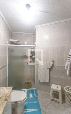 Casa à venda com 364m², 4 quartos e 6 vagas Casa à venda com 364m², 4 quartos e 6 vagasBanheiro suíte 2