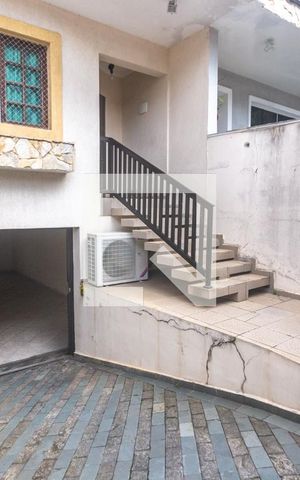 Casa à venda com 364m², 4 quartos e 6 vagas Casa à venda com 364m², 4 quartos e 6 vagasGaragem