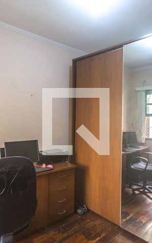Casa à venda com 364m², 4 quartos e 6 vagas Casa à venda com 364m², 4 quartos e 6 vagasQuarto 2