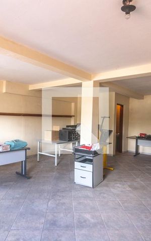 Casa à venda com 364m², 4 quartos e 6 vagas Casa à venda com 364m², 4 quartos e 6 vagasSalão