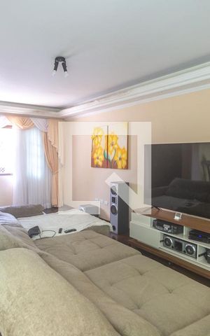 Casa à venda com 364m², 4 quartos e 6 vagas Casa à venda com 364m², 4 quartos e 6 vagasSala de estar