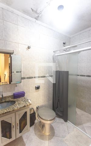 Casa à venda com 364m², 4 quartos e 6 vagas Casa à venda com 364m², 4 quartos e 6 vagasBanheiro social