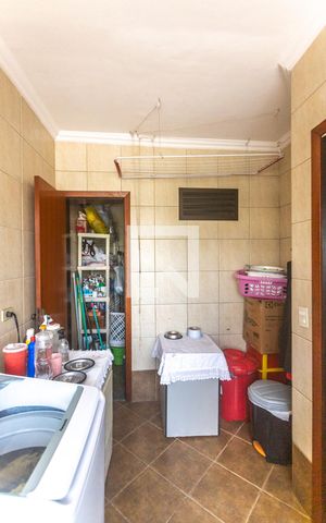 Casa à venda com 364m², 4 quartos e 6 vagas Casa à venda com 364m², 4 quartos e 6 vagasÁrea de serviço