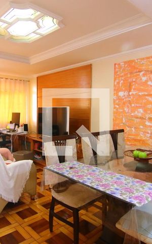 Casa à venda com 180m², 2 quartos e 3 vagasSala