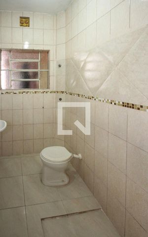 Casa à venda com 117m², 3 quartos e 2 vagas Casa à venda com 117m², 3 quartos e 2 vagasBanheiro da edícula