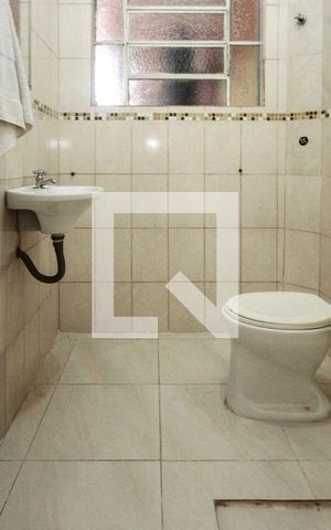 Casa à venda com 117m², 3 quartos e 2 vagas Casa à venda com 117m², 3 quartos e 2 vagasBanheiro da edícula