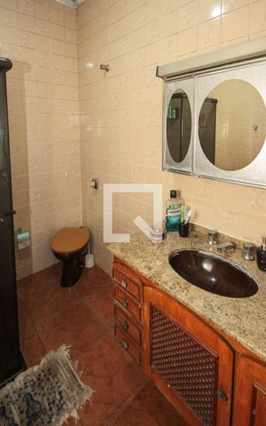 Casa à venda com 117m², 3 quartos e 2 vagas Casa à venda com 117m², 3 quartos e 2 vagasBanheiro