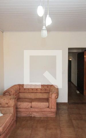 Casa à venda com 117m², 3 quartos e 2 vagas Casa à venda com 117m², 3 quartos e 2 vagasSala