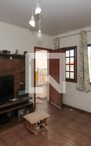 Casa à venda com 117m², 3 quartos e 2 vagas Casa à venda com 117m², 3 quartos e 2 vagasSala