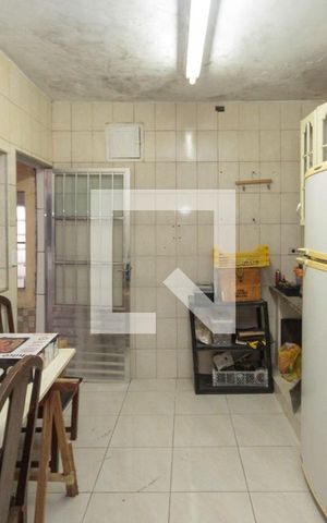 Casa à venda com 117m², 3 quartos e 2 vagas Casa à venda com 117m², 3 quartos e 2 vagasCozinha da edícula
