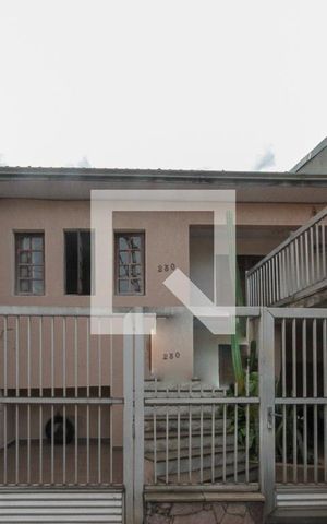 Casa à venda com 117m², 3 quartos e 2 vagas Casa à venda com 117m², 3 quartos e 2 vagasFachada