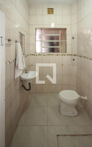 Casa à venda com 117m², 3 quartos e 2 vagas Casa à venda com 117m², 3 quartos e 2 vagasBanheiro da edícula
