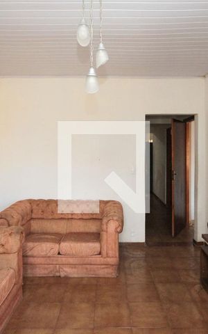 Casa à venda com 117m², 3 quartos e 2 vagas Casa à venda com 117m², 3 quartos e 2 vagasSala