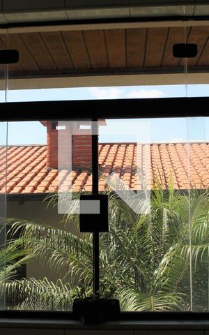 Casa à venda com 398m², 3 quartos e 4 vagasDetalhe - Área de Serviço - Janela