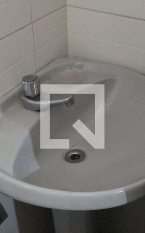 Casa à venda com 398m², 3 quartos e 4 vagasBanheiro da dependência de empregada