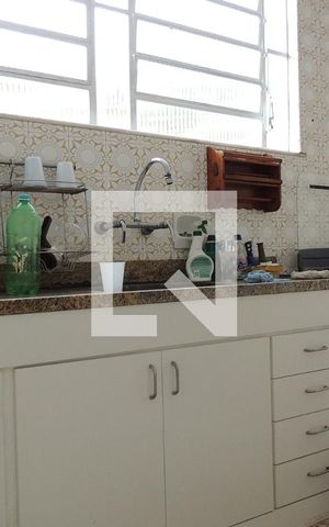 Casa para alugar com 280m², 3 quartos e 6 vagasCozinha - Armários