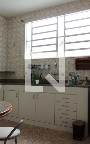 Casa para alugar com 280m², 3 quartos e 6 vagasCozinha - Armários