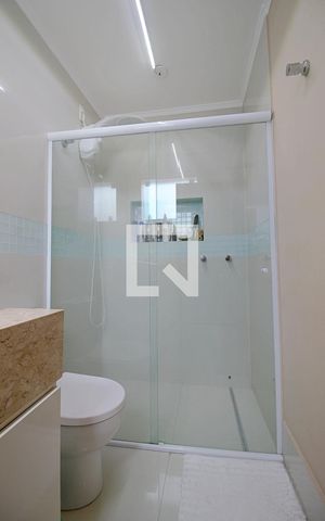 Casa de condomínio para alugar com 340m², 3 quartos e 3 vagas Casa de condomínio para alugar com 340m², 3 quartos e 3 vagasBanheiro da Suíte 3