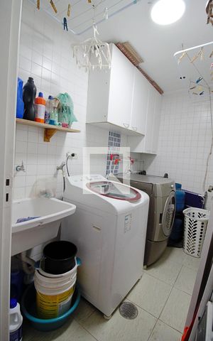 Casa de condomínio para alugar com 340m², 3 quartos e 3 vagas Casa de condomínio para alugar com 340m², 3 quartos e 3 vagasÁrea de Serviço 1