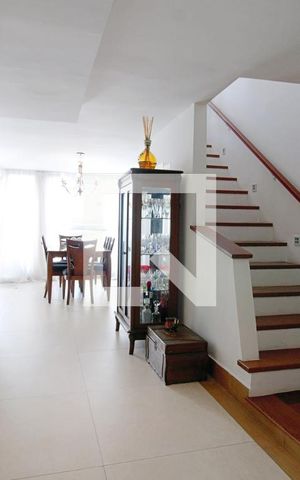 Casa de condomínio para alugar com 340m², 3 quartos e 3 vagas Casa de condomínio para alugar com 340m², 3 quartos e 3 vagasSala 2