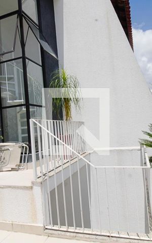 Casa de condomínio para alugar com 340m², 3 quartos e 3 vagas Casa de condomínio para alugar com 340m², 3 quartos e 3 vagasVaranda da Sala 3