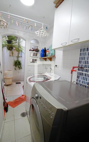 Casa de condomínio para alugar com 340m², 3 quartos e 3 vagas Casa de condomínio para alugar com 340m², 3 quartos e 3 vagasÁrea de Serviço 1