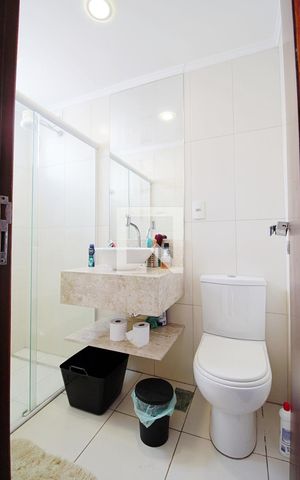 Casa de condomínio para alugar com 340m², 3 quartos e 3 vagas Casa de condomínio para alugar com 340m², 3 quartos e 3 vagasBanheiro da Suíte 2