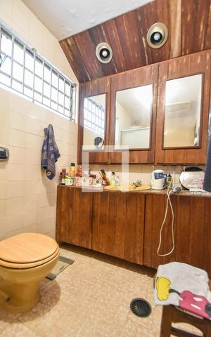 Casa à venda com 162m², 3 quartos e 3 vagasBanheiro 01