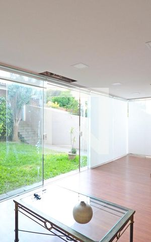 Casa à venda com 330m², 4 quartos e 3 vagasSala