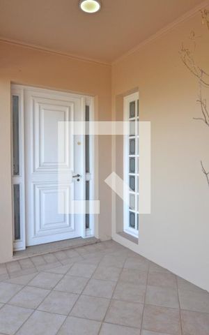 Casa à venda com 330m², 4 quartos e 3 vagasVaranda de Entrada