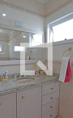 Casa à venda com 330m², 4 quartos e 3 vagasBanheiro da Suíte