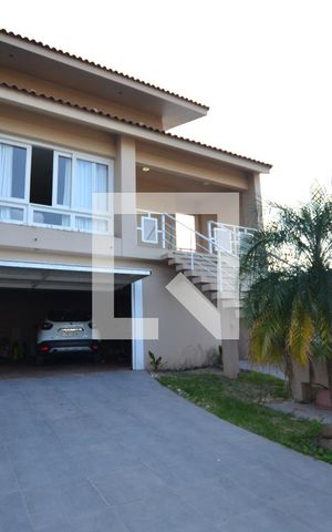 Casa à venda com 330m², 4 quartos e 3 vagasFachada
