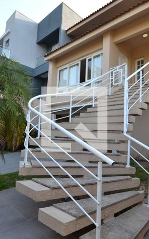 Casa à venda com 330m², 4 quartos e 3 vagasFachada