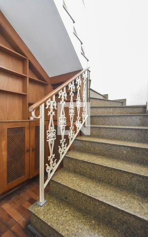 Casa à venda com 150m², 3 quartos e 2 vagasEscada 
