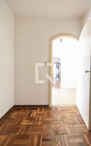 Casa à venda com 150m², 3 quartos e 2 vagasQuarto de Serviços 