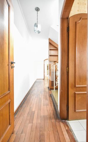 Casa à venda com 150m², 3 quartos e 2 vagasCorredor 