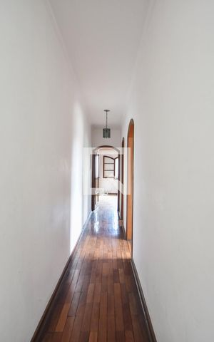 Casa à venda com 150m², 3 quartos e 2 vagasCorredor 