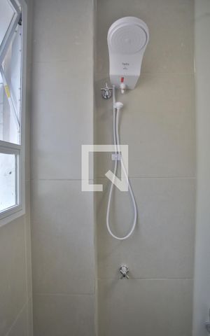 Apartamento para alugar com 67m², 2 quartos e sem vagaBanheiro