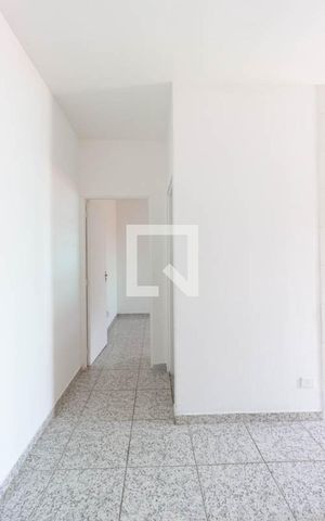 Casa para alugar com 37m², 1 quarto e sem vaga Casa para alugar com 37m², 1 quarto e sem vagaSala
