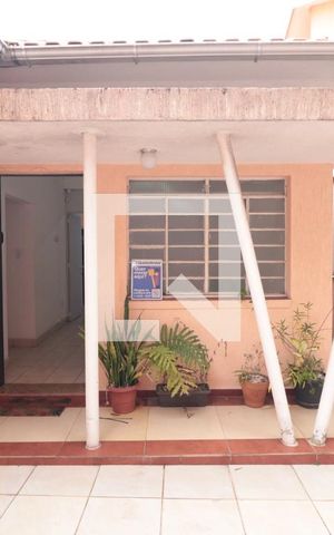 Casa para alugar com 70m², 2 quartos e sem vagaFachada