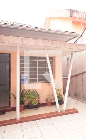 Casa para alugar com 70m², 2 quartos e sem vagaFachada