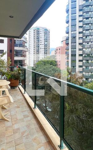 Apartamento à venda com 222m², 3 quartos e 3 vagasSacada