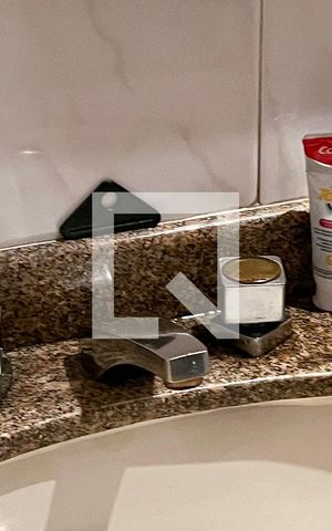 Apartamento à venda com 222m², 3 quartos e 3 vagasBanheiro da Suíte 1