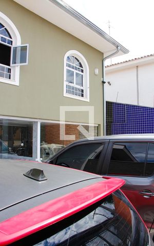 Casa para alugar com 256m², 3 quartos e 4 vagas Casa para alugar com 256m², 3 quartos e 4 vagasÁREA EXTERNA FRENTE