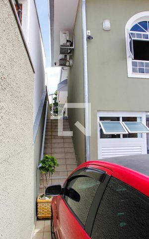 Casa para alugar com 256m², 3 quartos e 4 vagas Casa para alugar com 256m², 3 quartos e 4 vagasÁREA EXTERNA FRENTE
