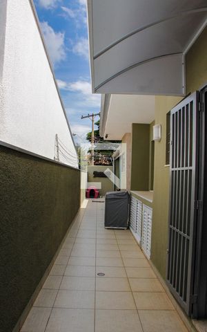Casa para alugar com 256m², 3 quartos e 4 vagas Casa para alugar com 256m², 3 quartos e 4 vagasÁREA EXTERNA LATERAL
