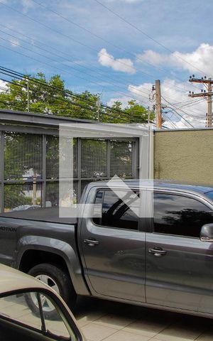 Casa para alugar com 256m², 3 quartos e 4 vagas Casa para alugar com 256m², 3 quartos e 4 vagasÁREA EXTERNA FRENTE