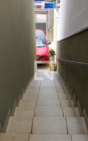 Casa para alugar com 256m², 3 quartos e 4 vagas Casa para alugar com 256m², 3 quartos e 4 vagasESCADARIA ACESSOS